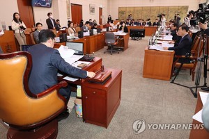 소속 연예인에 수익 의무 공개…&apos;이승기 사태 방지법&apos; 소위 통과