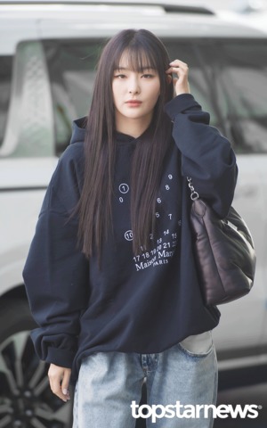 레드벨벳 슬기, ‘머리 넘기는 게 이렇게 멋질 일인가’ (김포공항 출국) [HD움짤]