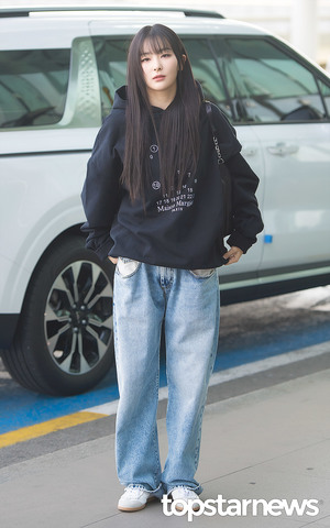 레드벨벳 슬기, ‘후드티에 데님만으로도 힙해’ (김포공항 출국) [HD포토]