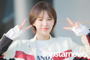 레드벨벳 웬디, ‘콘서트 네일 아직 안떼고 출근~’ (웬디의 영스트리트 출근길) [HD포토]