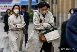 금요일 출근길 쌀쌀, 전국 곳곳 강풍과 비…미세먼지 &apos;나쁨&apos;[오늘 날씨]