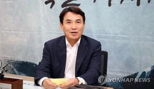 산불 와중 &apos;골프·술자리&apos; 보도에 김진태 지사 "법적 조치"…"만찬은 산불 진화 후, 골프는 산불 발화 전"