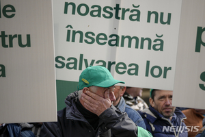 유럽 농민들, 국경 막고 시위…우크라이나 곡물 면세 조치 등 연장 결정에 항의