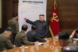 북한 김정은, 중앙군사위서 남한 지도 펴놓고 회의 "전쟁억제력 더 공세적 확대"…핵무력 강화?