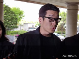 &apos;불법촬영&apos; 래퍼 뱃사공, 1심 실형…"씻을 수 없는 피해"(종합)