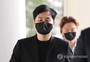 검찰, &apos;보복협박 무죄&apos; 양현석 2심서 면담강요죄 추가