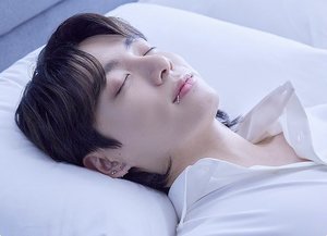 [BTS News] 방탄소년단 정국, 잠든 모습도 설레는 ‘황홀한 남신’ 자태