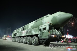 북한, &apos;은밀성 높은&apos; 고체연료 ICBM 발사 시험에 무게…연료 주입 불필요해 신속발사 가능