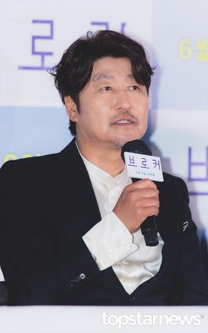 송강호, &apos;거미집&apos;으로 칸 영화제 여덟 번째 진출