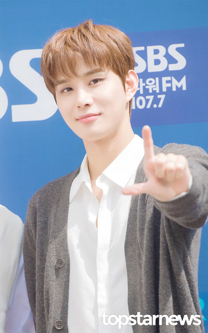 엔시티(NCT) 도재정 정우, ‘향기 나는 남자요’ (두시탈출 컬투쇼 출근길) [HD포토]