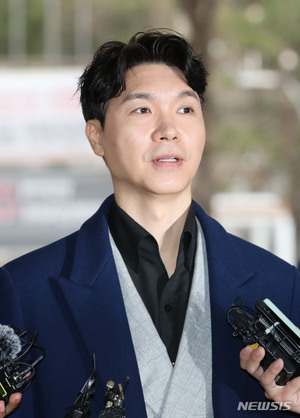 박수홍 &apos;친형 횡령 의혹&apos; 재판 오늘 두 번째 증인 출석