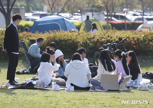 월요일 &apos;서울 낮 최고 21도&apos; 일교차 유의…미세먼지 &apos;보통&apos;[내일 날씨]