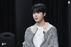 [BTS News] 방탄소년단 지민 &apos;라이크 크레이지&apos;, 멜론 주간인기상 4주 연속 1위 &apos;명예졸업&apos; 타이틀 획득