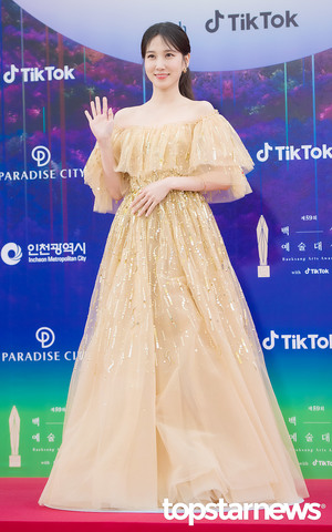 박은빈, ‘모두가 반해버린 금빛 드레스’ (백상예술대상 레드카펫) [HD포토]