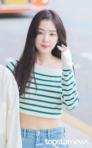 레드벨벳 아이린, ‘수줍은 토끼미소’ (김포공항 출국) [HD포토]