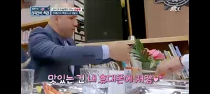 &apos;한국인의 식판&apos; 음식 인증샷 찍는 손님들 "한국어도 한국의 맛도 좋아요" (1)