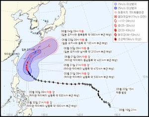 괌 강타한 2호 태풍 &apos;마와르&apos; 일본 오키나와 접근…예상 이동경로는 큐슈 남해상