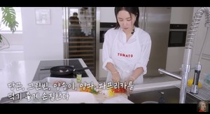 엄정화, &apos;닥터 차정숙&apos; 대본 비하인드→다이어트 식단 첫 공개