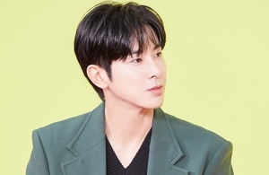 동방신기 유노윤호, 일본 투어 중 다리 부상…“빠른 회복 위해 노력” (전문)