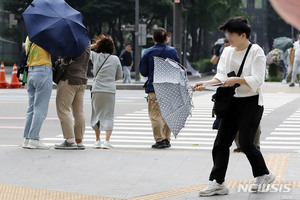 화요일, 새벽에 수도권 일부 소나기…호우특보 가능성도(내일 날씨)