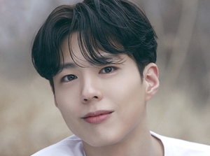 배우 박보검, 생일 기념 라이브 방송 예고…“HAPPY BIRTHDAY PARK BO GUM”