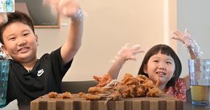 "프로 유튜버같아"…&apos;장윤정 자녀&apos; 연우·하영, 치킨 먹방 펼쳐