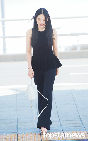 레드벨벳 예리, ‘싱가포르 살짝 설렜나봐’ (인천공항 출국) [HD포토]