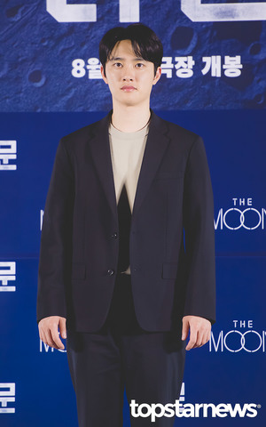 도경수, ‘인형처럼 처져있는 두 손’ (더 문 제작보고회) [HD포토]