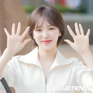 레드벨벳 웬디, ‘러블리 코코넛걸’ (웬디의 영스트리트 출근길) [HD포토]