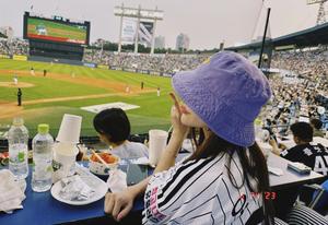 &apos;고규필♥&apos; 에이민(민수연), 알고보니 LG트윈스 팬…미모 폭발 근황