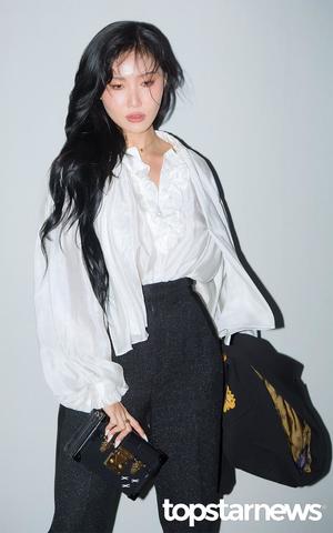 피네이션, 화사♥12세 연상 사업가 열애설에 "사생활 확인 불가"