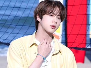 [BTS News] 방탄소년단 진, 구글 K-POP 인기 아이돌 남성 솔로 1위..군백기에도 독보적인 존재감