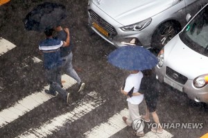 폭염 휩싸인 주말…내일 새벽부터는 전국에 요란한 집중호우(날씨)