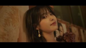 아이유(IU), 미디어 아트 전시 ‘순간,’ 필름 공개