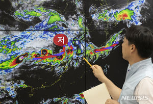 장마 본격 시작…주말 이어 다음 주까지 전국 &apos;물 폭탄&apos;(날씨)