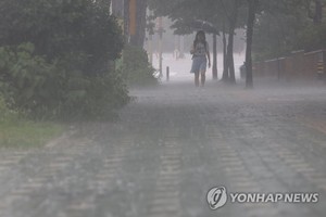 일요일 전남·경남 시간당 30∼60㎜ 폭우…전북도 오후부터 많은 비(오늘 날씨)