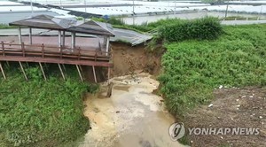 논산 금강 제방 유실 발생…성동면 우곤리 주민들 긴급 대피 중