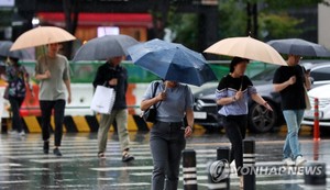 월요일 충청·남부지방에 강하고 많은 비…내일까지 최대 200㎜ 예상(오늘 날씨)