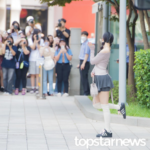 레드벨벳 조이, ‘러비에게만 주는 깜찍한 인사’ (동물농장 출근길) [HD포토]