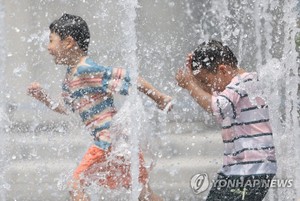 대부분 지역 한낮 체감온도 33도 이상…자외선 &apos;매우 위험&apos;(오늘과 주말 날씨)