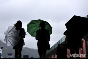 화요일, 전국 곳곳 많은 비…서울엔 열대야(내일 날씨)