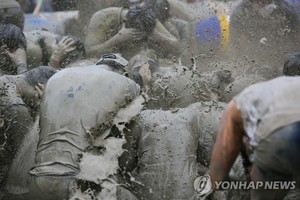 보령머드축제에 머드흠뻑존 신설…해변에서는 셀프머드