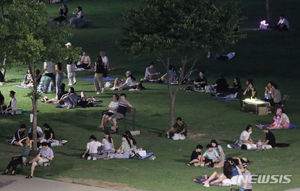 맞물린 고기압에 갇힌 한반도, 여름 길어진다…말복 지나도 폭염·열대야(날씨)