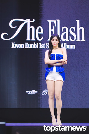 권은비, ‘여신 등…장!’ (The Flash 쇼케이스) [HD포토]