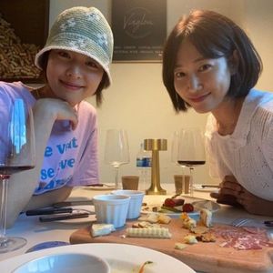 이연희, 절친 배우와 데이트…"와인 한 잔"
