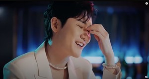 영탁, &apos;폼미쳤다&apos; MV 100만 뷰 돌파 넘사벽 클래스…"누나들 귀를 20대로 만들어준 폼 미쳤다 천만 뷰 가즈아"