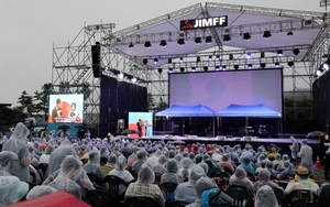 태풍 &apos;카눈&apos; 제천국제음악영화제 직격, 야외행사 비상