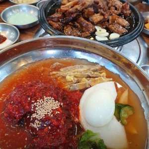 ‘생생정보-전설의맛’ 진주 흑메밀섞음냉면·숯불돼지구이 맛집 위치는? 28년 전통