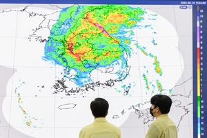 최대풍속 &apos;시속 100㎞&apos; 육박…경로 포함 경기도에도 거센 비바람(6호 태풍 카눈)