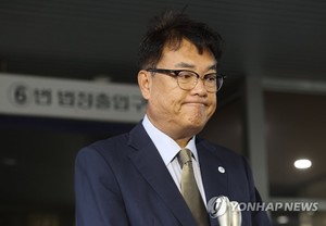 &apos;노무현 명예훼손&apos; 정진석 1심 징역 6개월 선고, 법정구속은 면해…확정시 의원직 상실